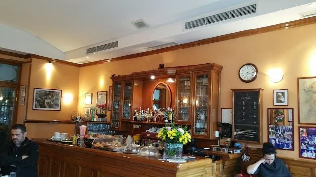 Cafe Paraskinio